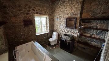 Håndklær, såpe, sjampo og toalettpapir