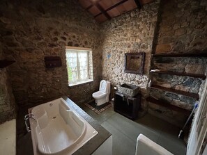 Towels, soap, shampoo, toilet paper