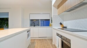 Frigorifero, microonde, forno, lavastoviglie