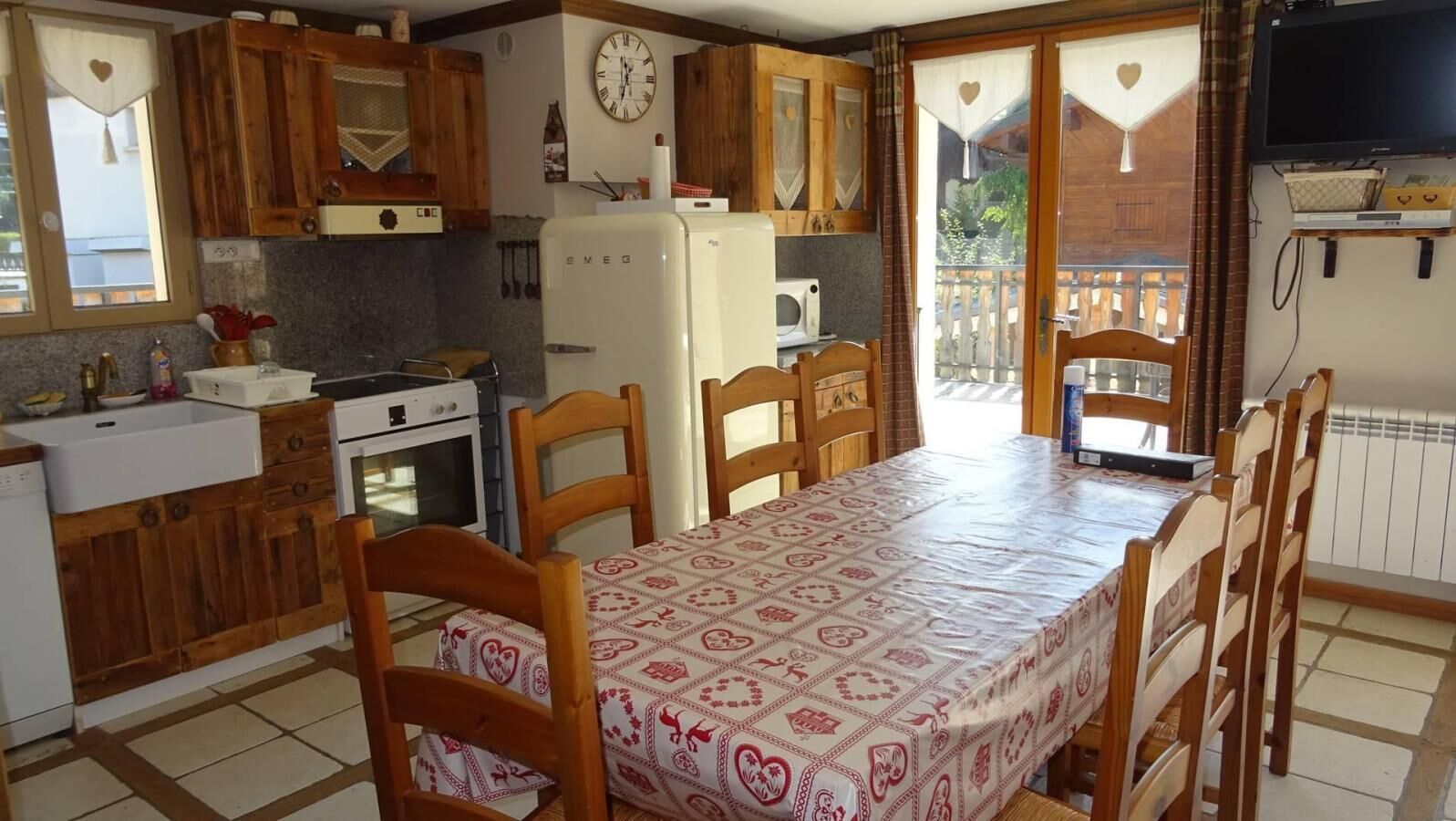 Réfrigérateur, micro-ondes, four, lave-vaisselle