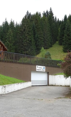 Property grounds - 350m from ski lifts, 3rd floor, balcony, tv, ski locker, 45m², Les Gets (Les Gets)