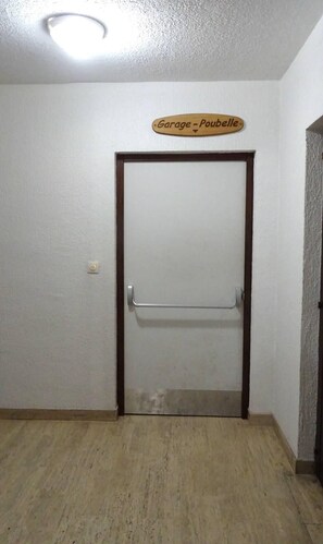 Interior - 350m from ski lifts, 3rd floor, balcony, tv, ski locker, 45m², Les Gets (Les Gets)