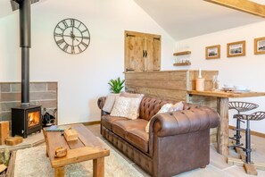 TV, fireplace - 1 Bed in Okehampton (oc-p29017) (Okehampton Hamlets)