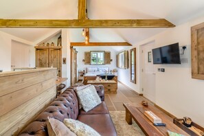 TV, fireplace - 1 Bed in Okehampton (oc-p29017) (Okehampton Hamlets)