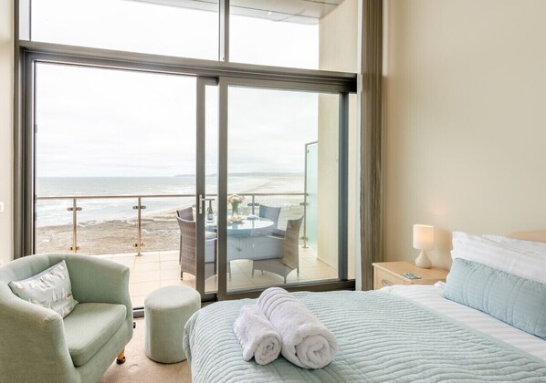 2 bedrooms, iron/ironing board, travel crib, free WiFi