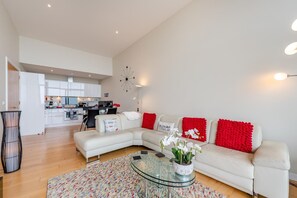TV - 2 Bed in Westward Ho (oc-p29080) (Westward Ho!)