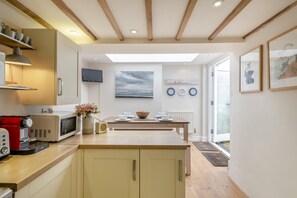 Oven, dishwasher, high chair, cookware/dishes/utensils - 3 Bed in Appledore (oc-f29064) (Appledore)