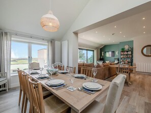 Dining - 5 bedroom accommodation in St Mawes, near Truro (St Mawes, near Truro)