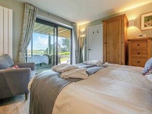 5 quartos, Wi-Fi de cortesia, roupa de cama
