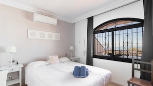 2 chambres, fer et planche à repasser, accès au Wi-Fi (inclus)