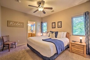 2 bedrooms, iron/ironing board, travel cot, WiFi - Relaxville Condo in Stonebridge Village - 5 minutes to Silver Dollar City (Branson West)