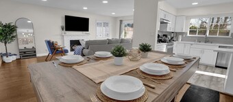 9 mins from Disneyland Arcade Jacuzzi EV Charge