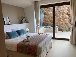 5 Schlafzimmer, Zimmersafe, Schreibtisch, Bügeleisen/Bügelbrett