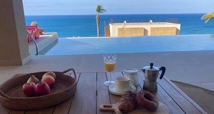 Meravigliosa Villa con Vista su Canale di Sicilia e Piscina a Sfioro