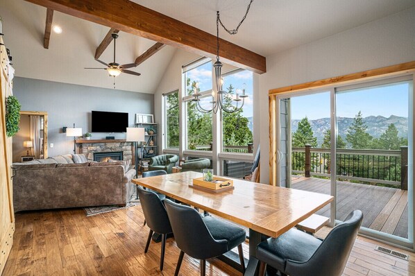 Smart-TV, Kamin, DVD-Player, Tischtennisplatte