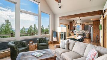 Smart TV, fireplace, DVD player, table tennis