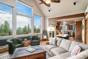 Smart-TV, Kamin, DVD-Player, Tischtennisplatte