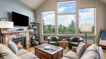 Smart TV, fireplace, DVD player, table tennis