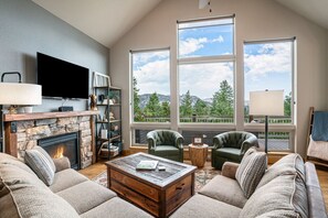 Smart-TV, Kamin, DVD-Player, Tischtennisplatte