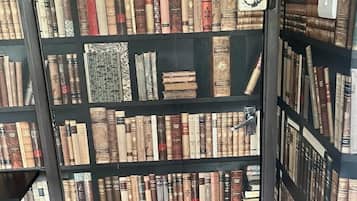 2 bedrooms, individually decorated, laptop workspace, free WiFi