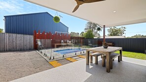 تناول الطعام بالخارج