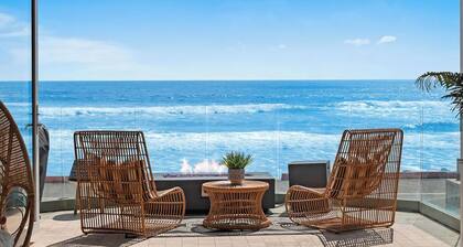 BEACH FRONT BOHO DREAM. Walk to Everything -Great for large Parties LOWER UNIT