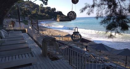 The StoneHouse -Family sized house w/ great view that combines sea & village!