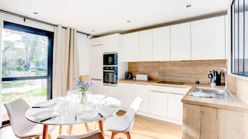 Fridge, microwave, oven, dishwasher