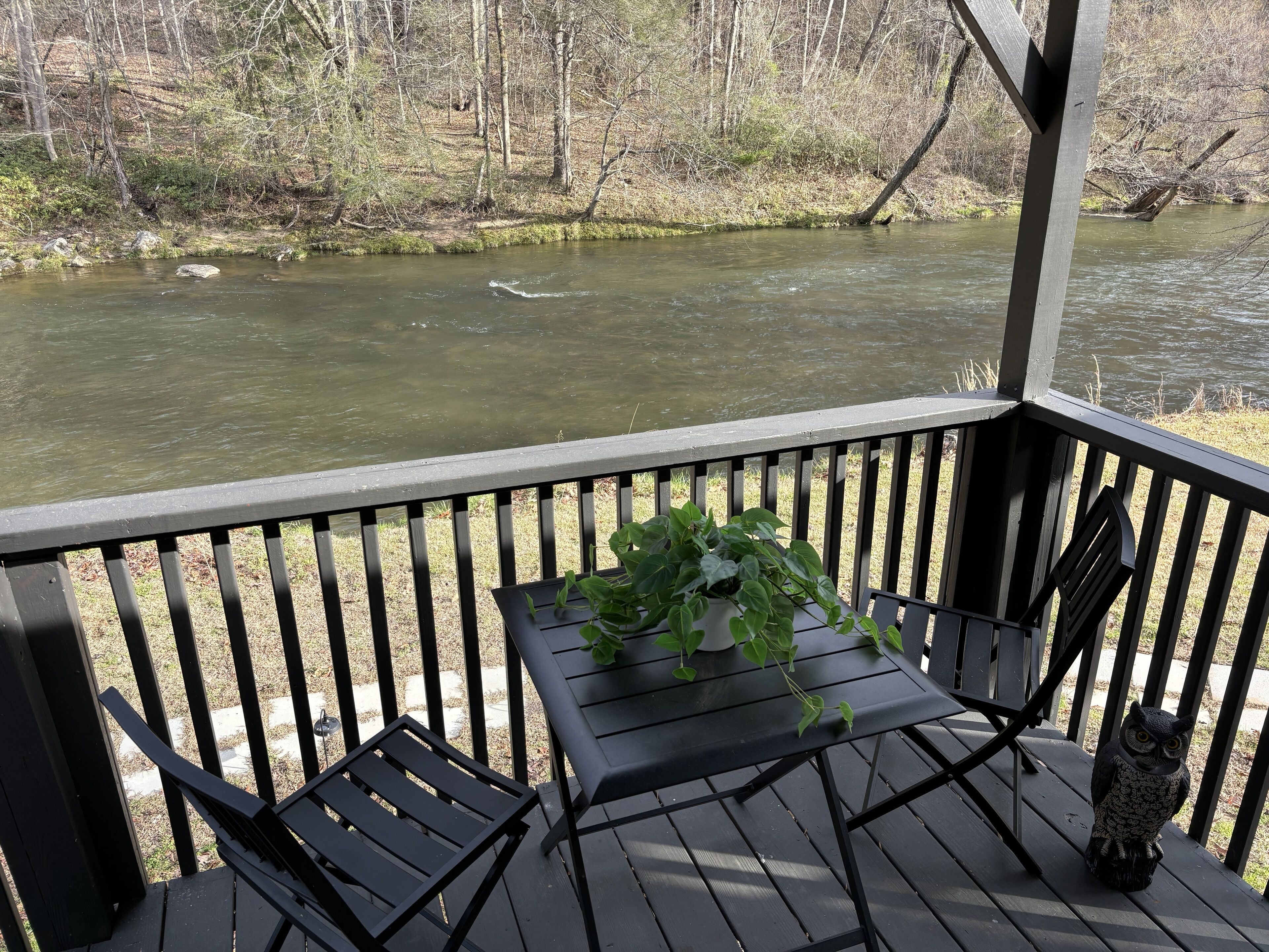 Green River Cottage--Beautiful riverfront home recently remodeled!