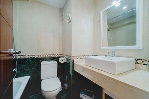 SĂšche-cheveux, serviettes fournies, savon, shampoing