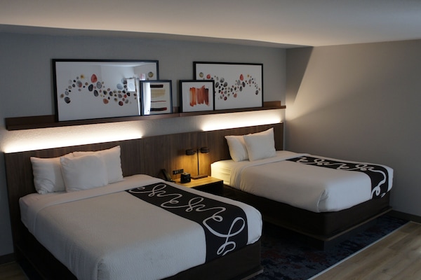 Camas extras/dobráveis (sobretaxa), Wi-Fi de cortesia, roupa de cama