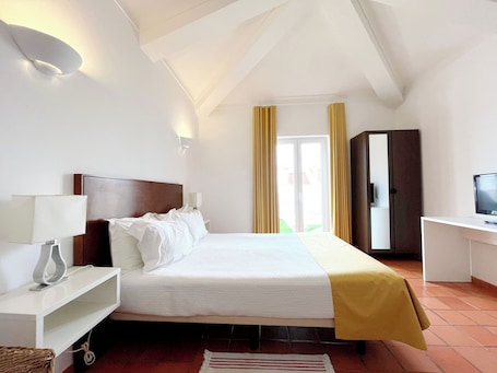 Minibar, wifi gratis y ropa de cama