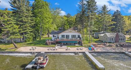 Private Beachfront on Silver Lake: Amazing Views, Pontoon Boat, Kayaks