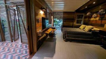 1 bedroom, desk, free WiFi, bed sheets