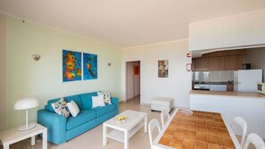 TV - Beachfront 1 BDR Apartment With Pool by LovelyStay (Praia da Rocha)