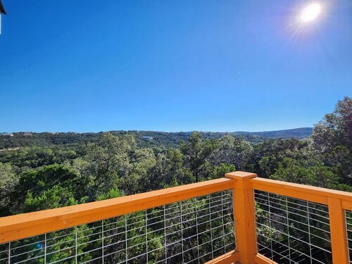 Brand new w/ gorgeous hill views- Ready to relax
