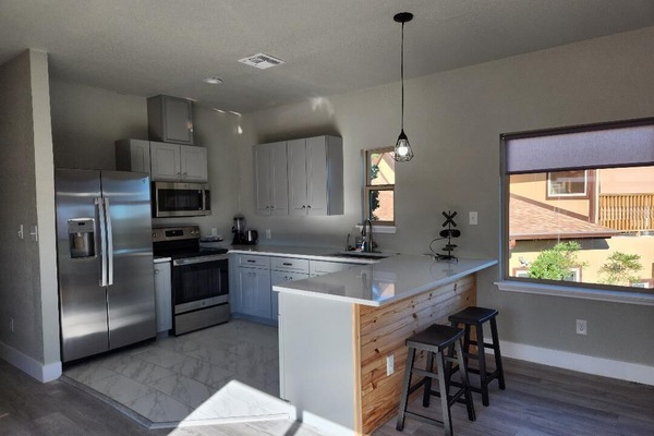 Geladeira, micro-ondas, fogão, cooktop