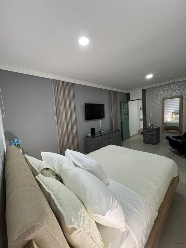 1 室のベッドルーム、WiFi (無料)、ベッドシーツ