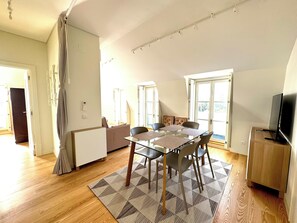 Deluxe Apartment, River View | Living area - Ajuda Palace Inn Lisbon (Lisbon)