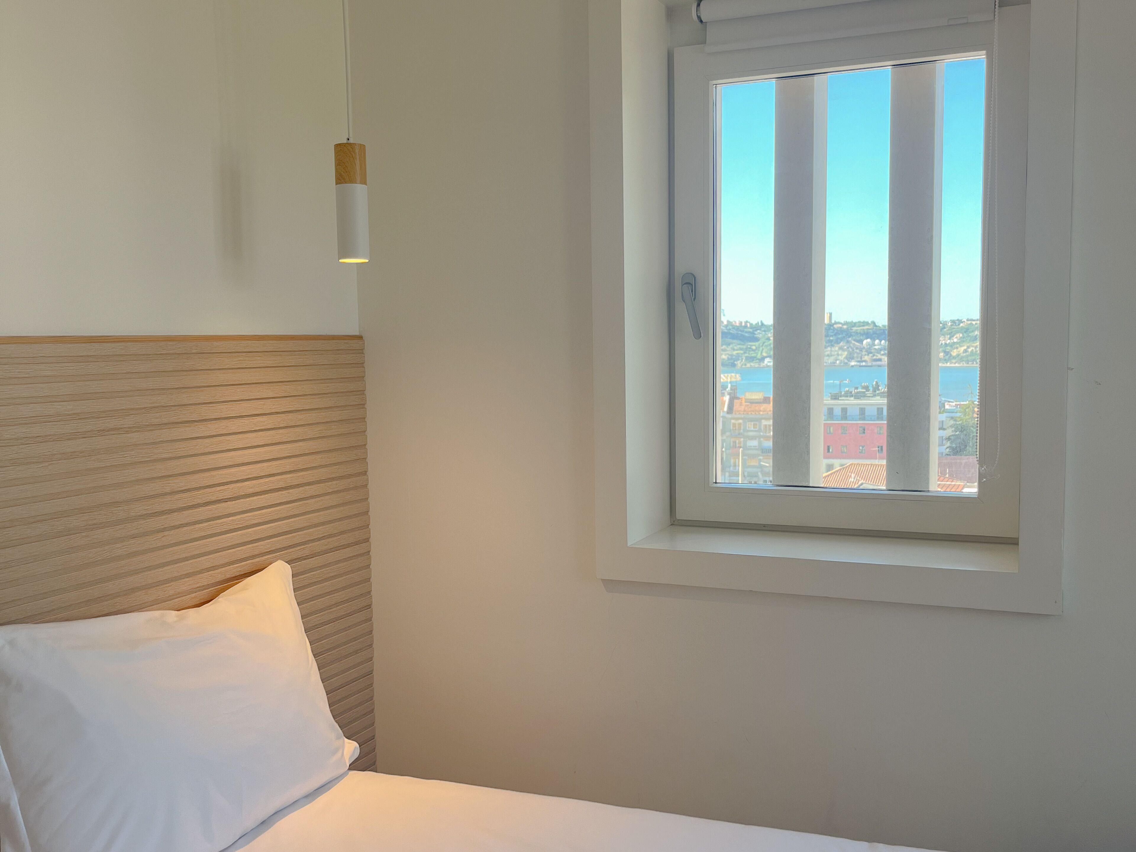 Apartamento superior, vistas al río | 1 dormitorio, ropa de cama hipoalergénica, escritorio
