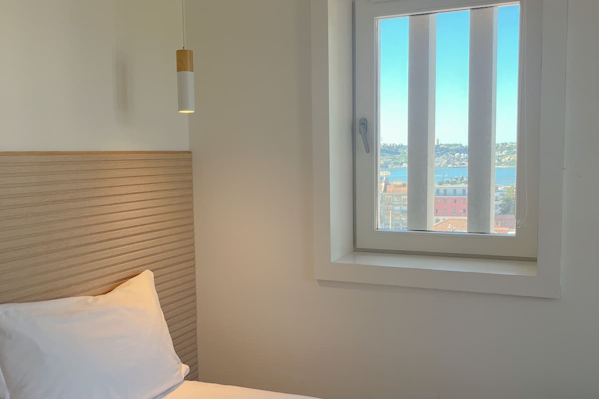 Appartamento Superior, vista fiume | 1 camera, biancheria da letto ipoallergenica, una scrivania