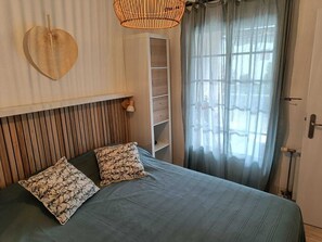 2 chambres, fer et planche à repasser, lit parapluie, Wi-Fi gratuit