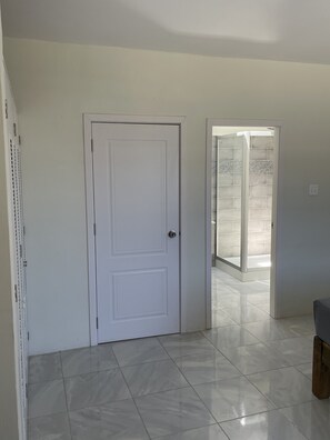 Interior - Tranquility room, on the north coast close to major attractions. (Discovery Bay)