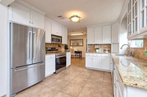 Only Minutes to Historic Grapevine, Walking Distance to Grapevine Lake