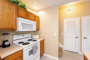 Fridge, microwave, oven, stovetop - 4BR Near Disney | 4 Pools, Arcade, Movie Theater (Kissimmee)