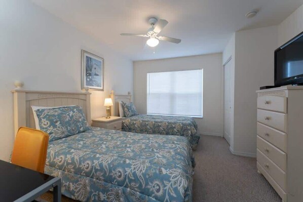 3 bedrooms, desk, iron/ironing board, free WiFi