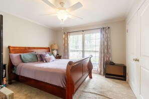 2 slaapkamers, een strijkplank/strijkijzer, wifi, beddengoed