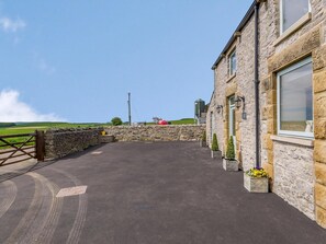 Property grounds - 2 bedroom accommodation in Tideswell (Tideswell)