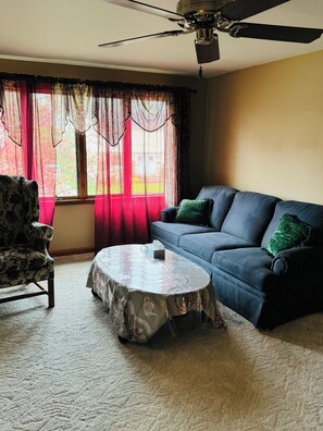 Smart TV - Buffalo Niagara international airport 2 minutes away from the house (Cheektowaga)