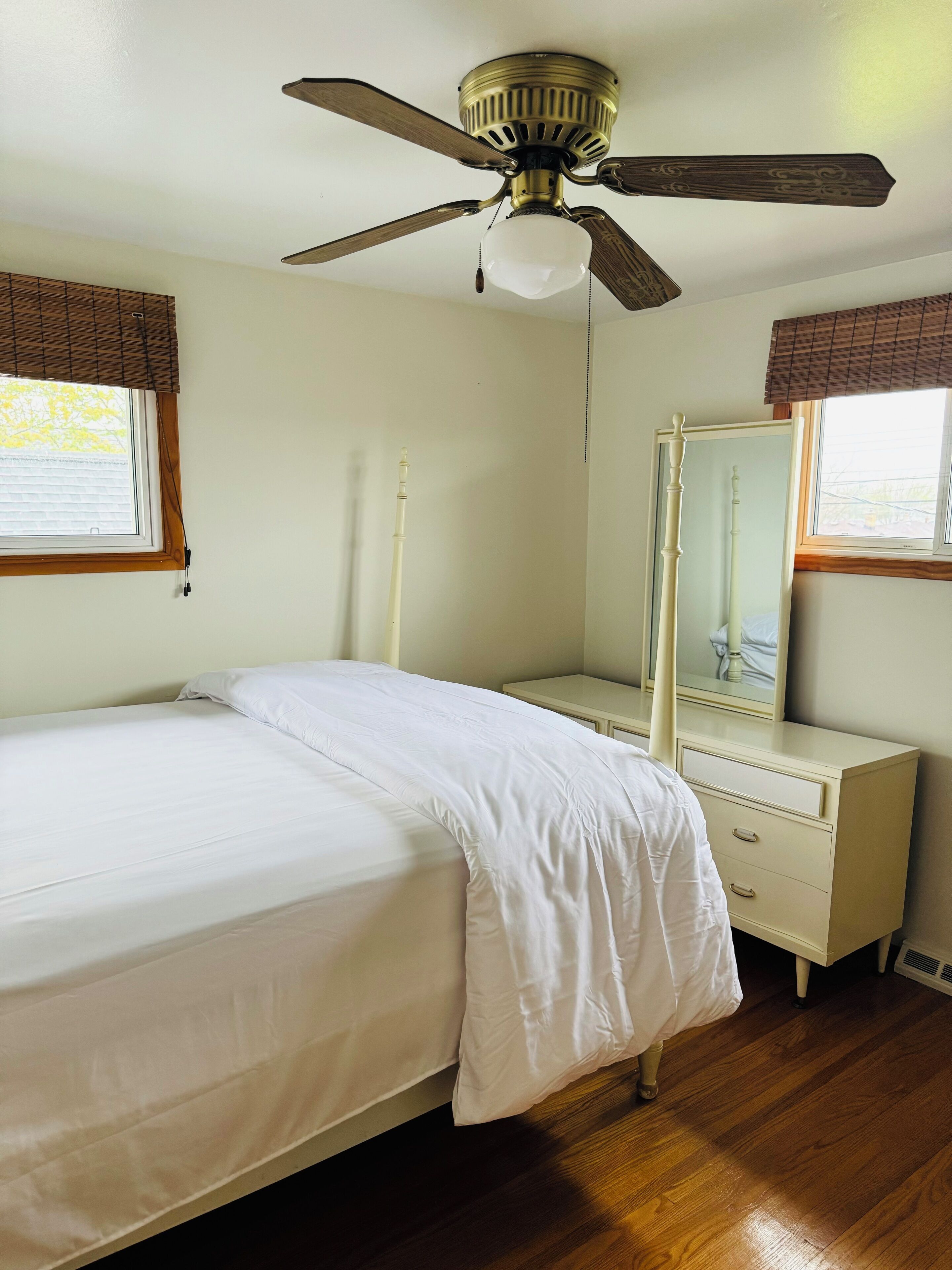 3 bedrooms, in-room safe, iron/ironing board, free WiFi